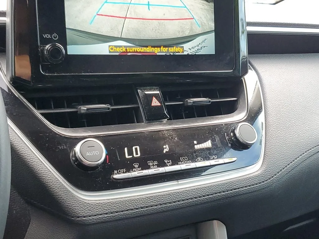 2024 Toyota Corolla Cross LE photo 28