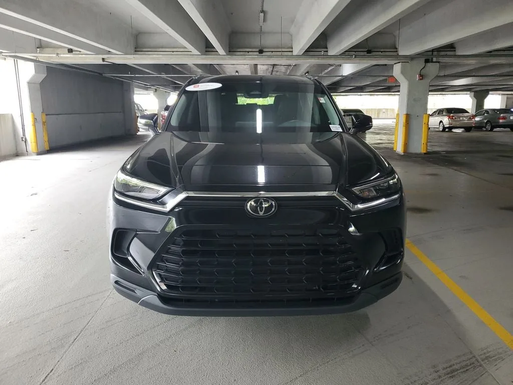 2024 Toyota Grand Highlander XLE photo 2