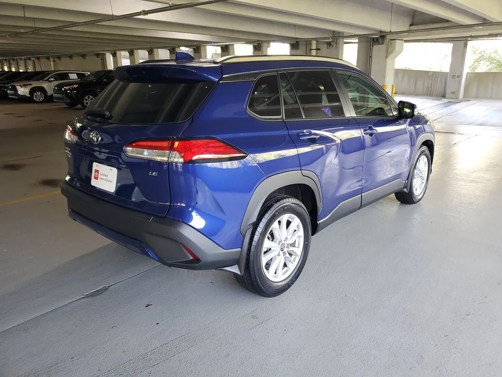 2023 Toyota Corolla Cross LE photo 4