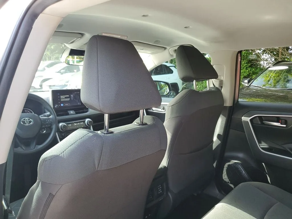 2024 Toyota RAV4 XLE photo 13