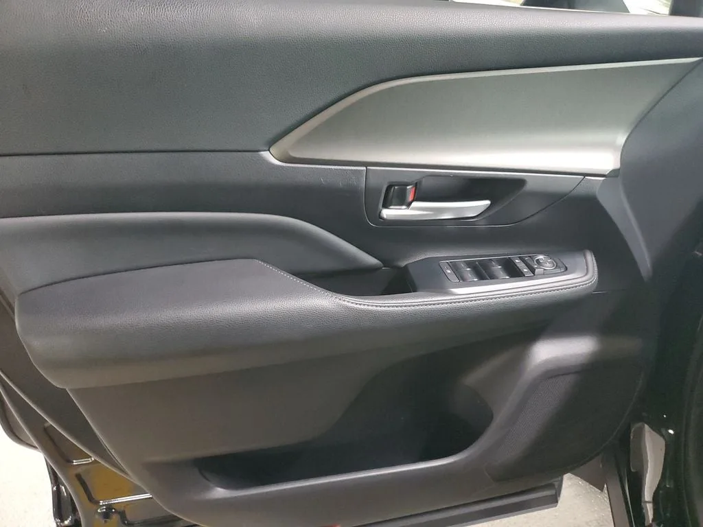 2024 Toyota Grand Highlander XLE photo 18