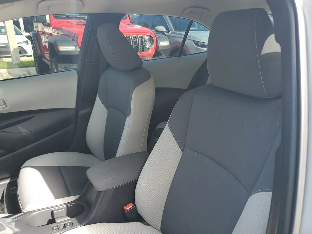 2025 Toyota Corolla LE photo 19