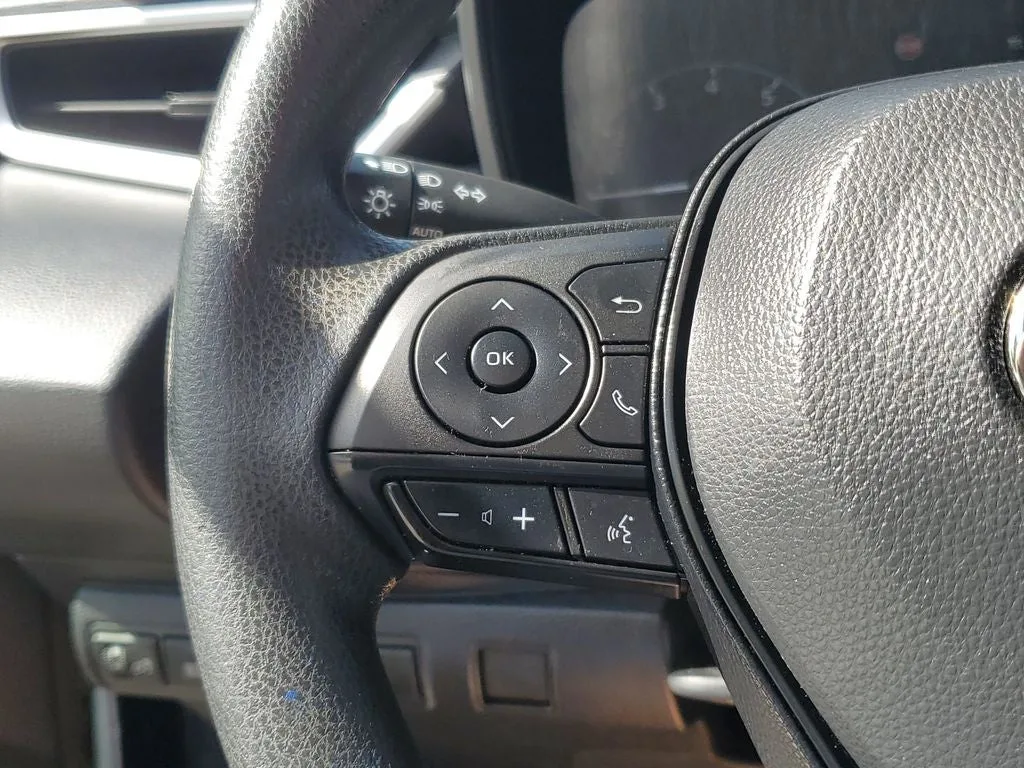 2023 Toyota Corolla LE photo 23