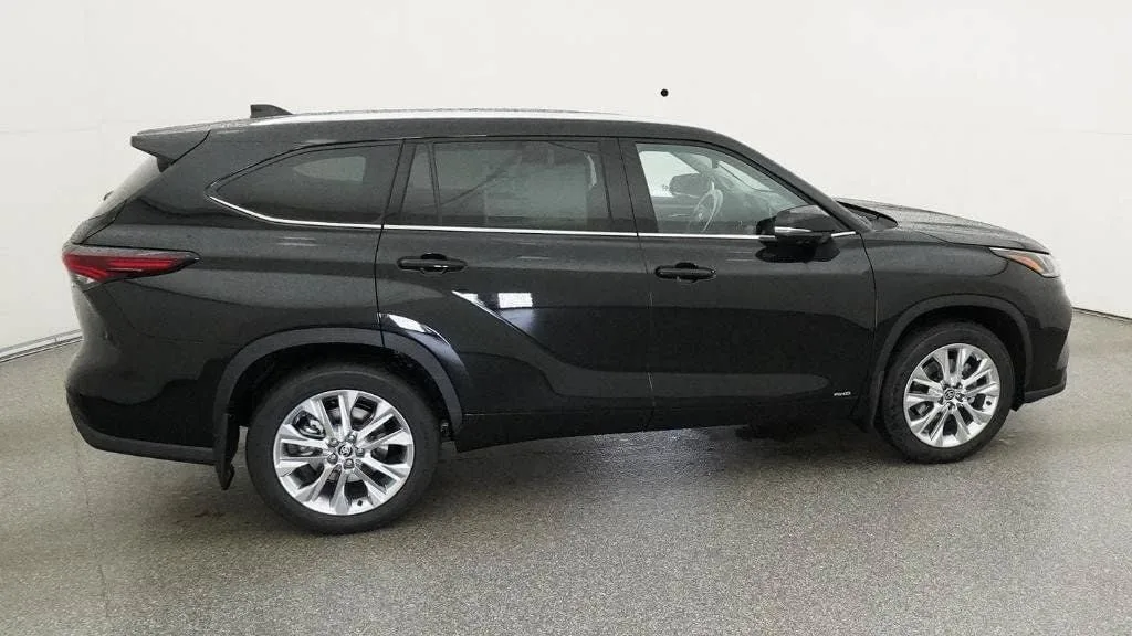 2026 Toyota Highlander Hybrid Limited photo 10