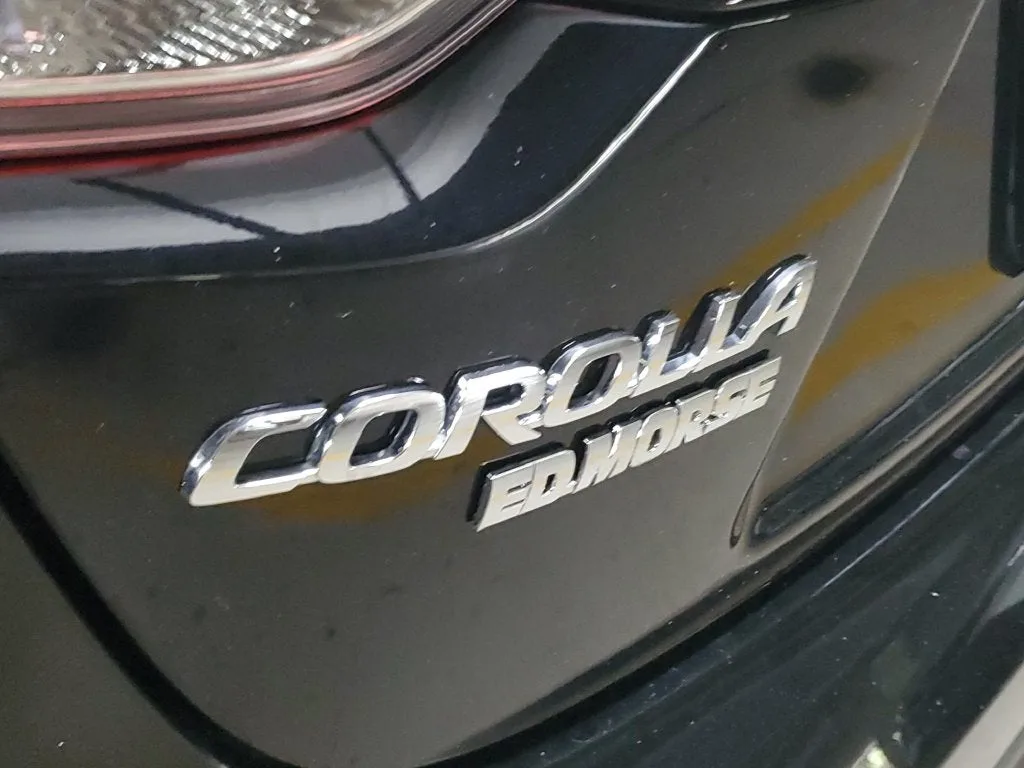 2025 Toyota Corolla LE photo 8