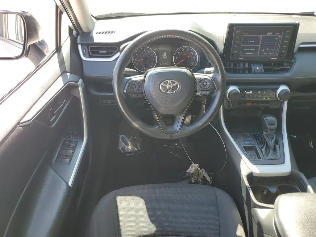 2021 Toyota RAV4 LE photo 14