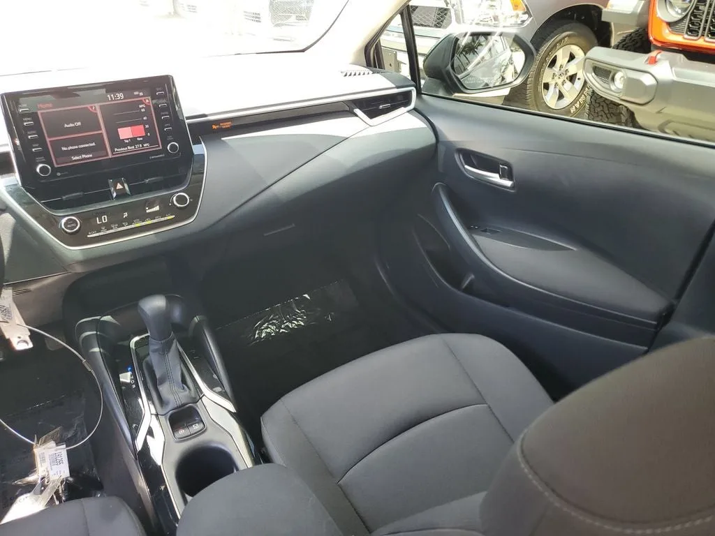 2021 Toyota Corolla LE photo 16