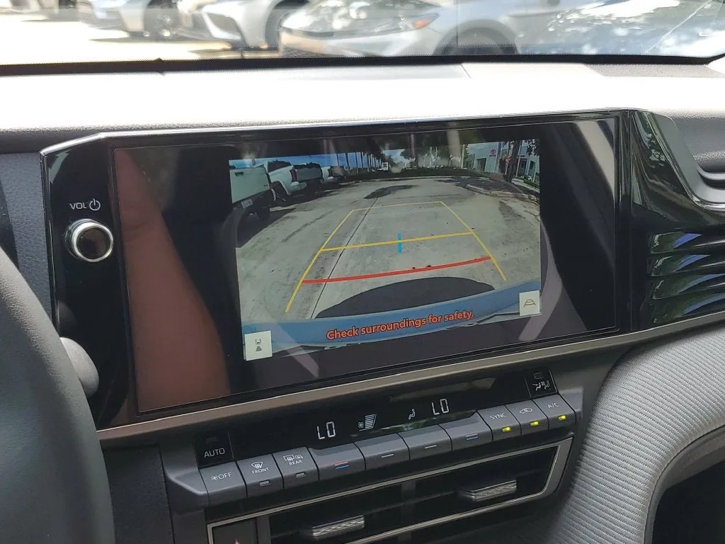 2025 Toyota Camry SE photo 27