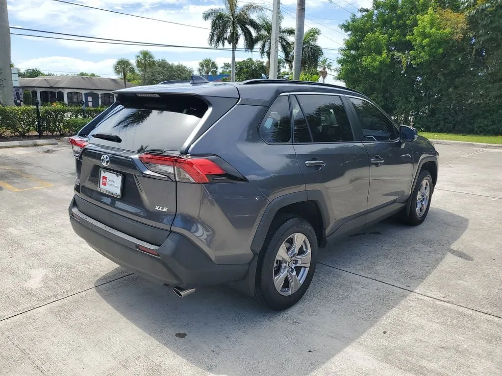 2024 Toyota RAV4 XLE photo 4