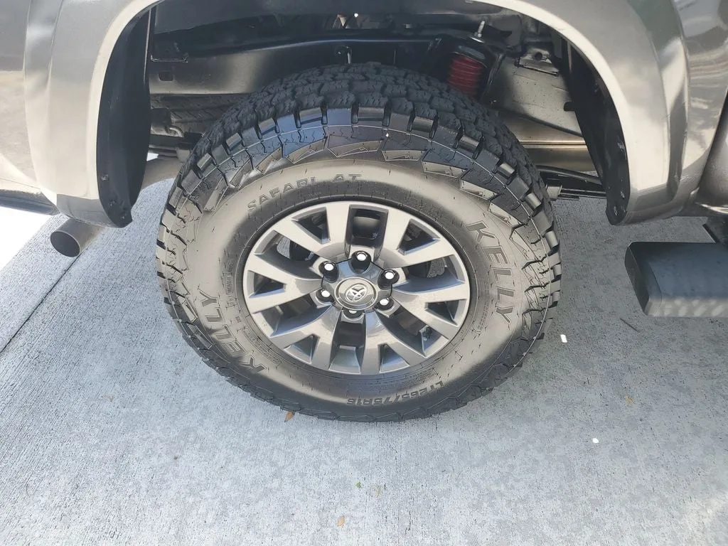 2023 Toyota Tacoma SR5 V6 photo 7
