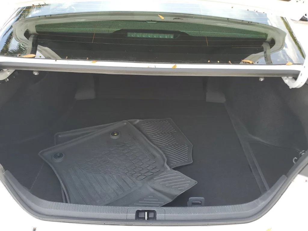2025 Toyota Camry SE photo 9
