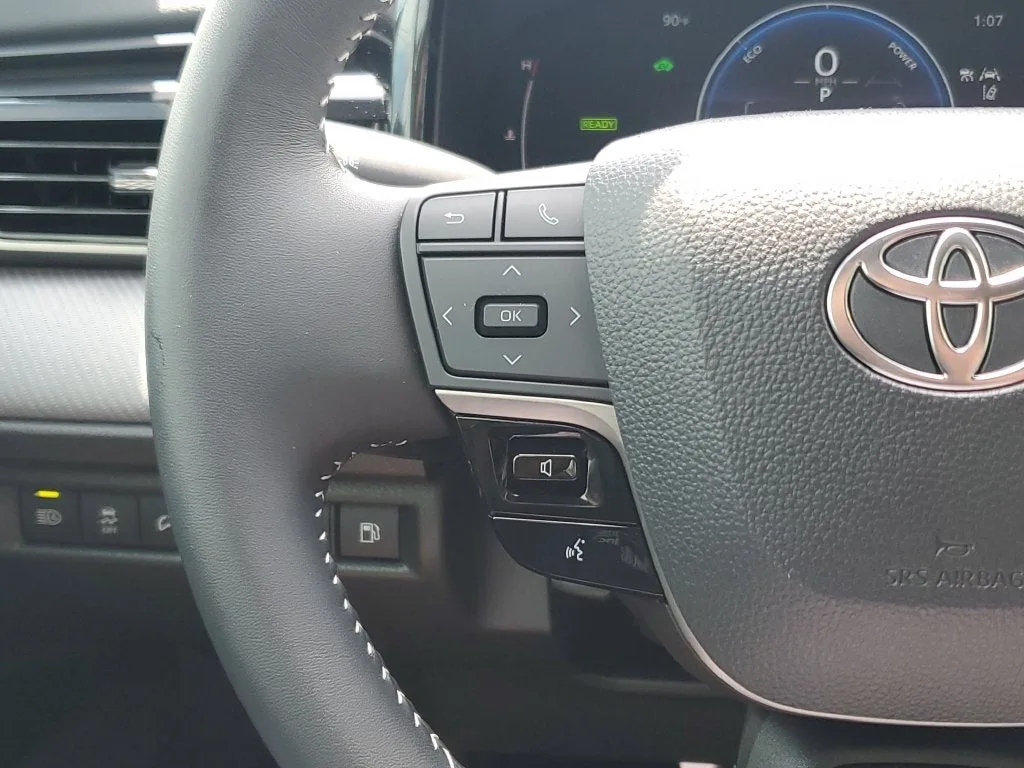 2025 Toyota Camry SE photo 23