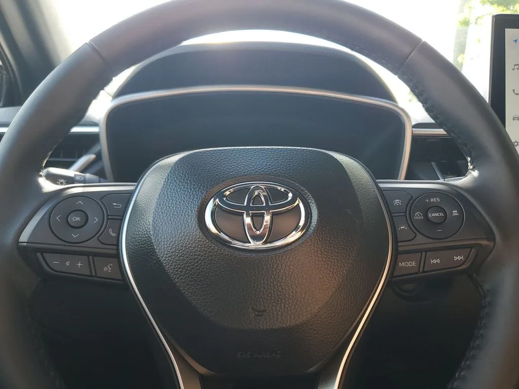 2026 Toyota Corolla Cross XLE photo 24