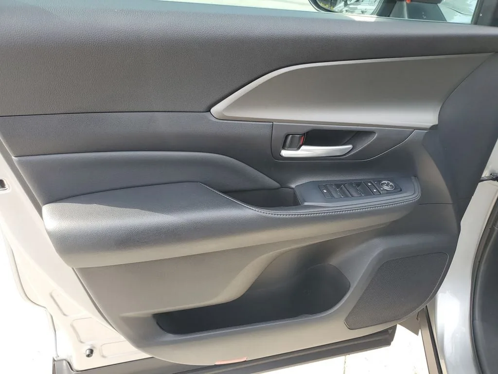 2024 Toyota Grand Highlander XLE photo 18