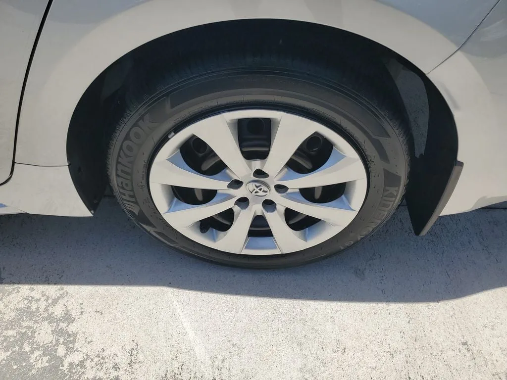 2025 Toyota Corolla LE photo 7