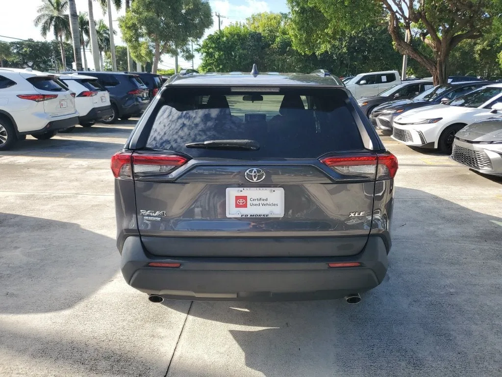 2023 Toyota RAV4 XLE photo 4