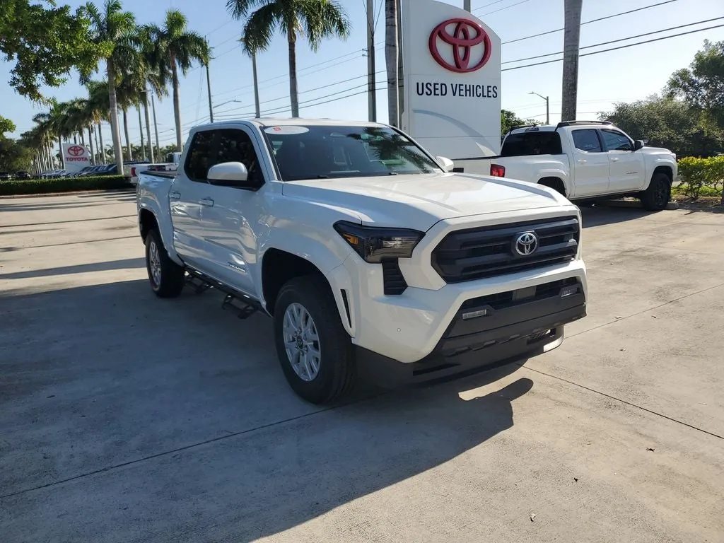 2024 Toyota Tacoma SR5 photo 3