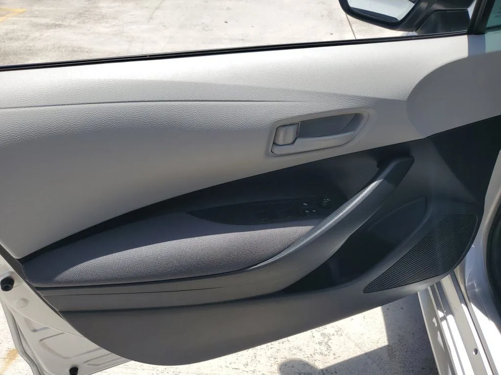 2025 Toyota Corolla LE photo 17