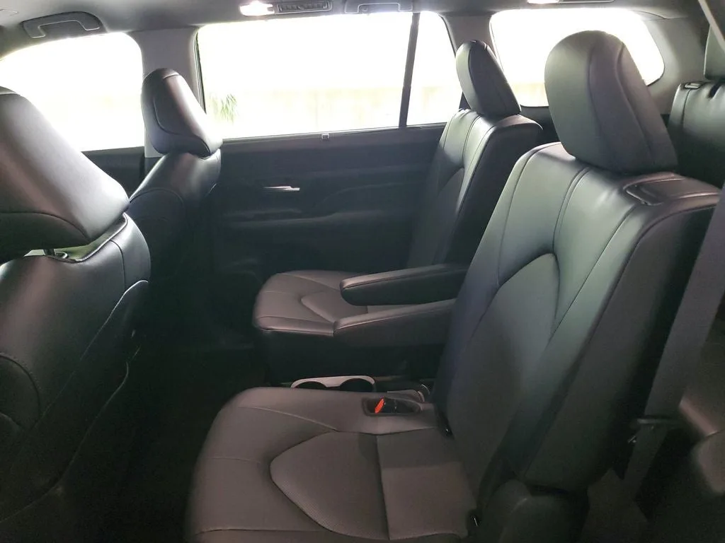 2024 Toyota Grand Highlander XLE photo 13