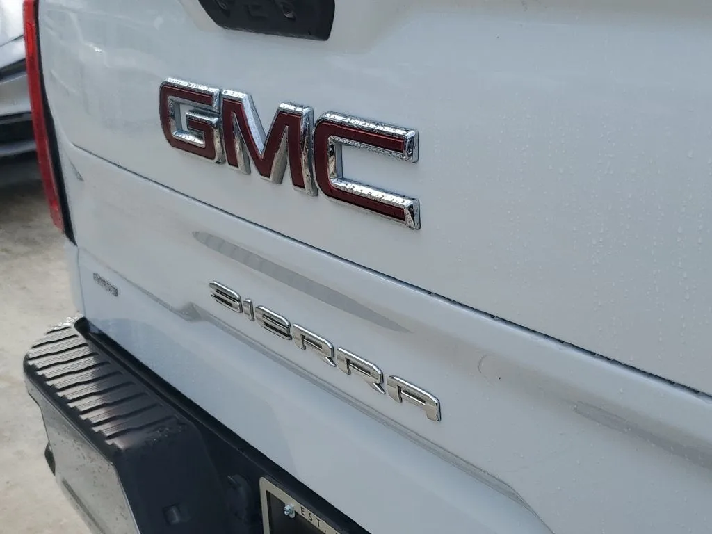 2025 GMC Sierra 1500 SLT photo 10