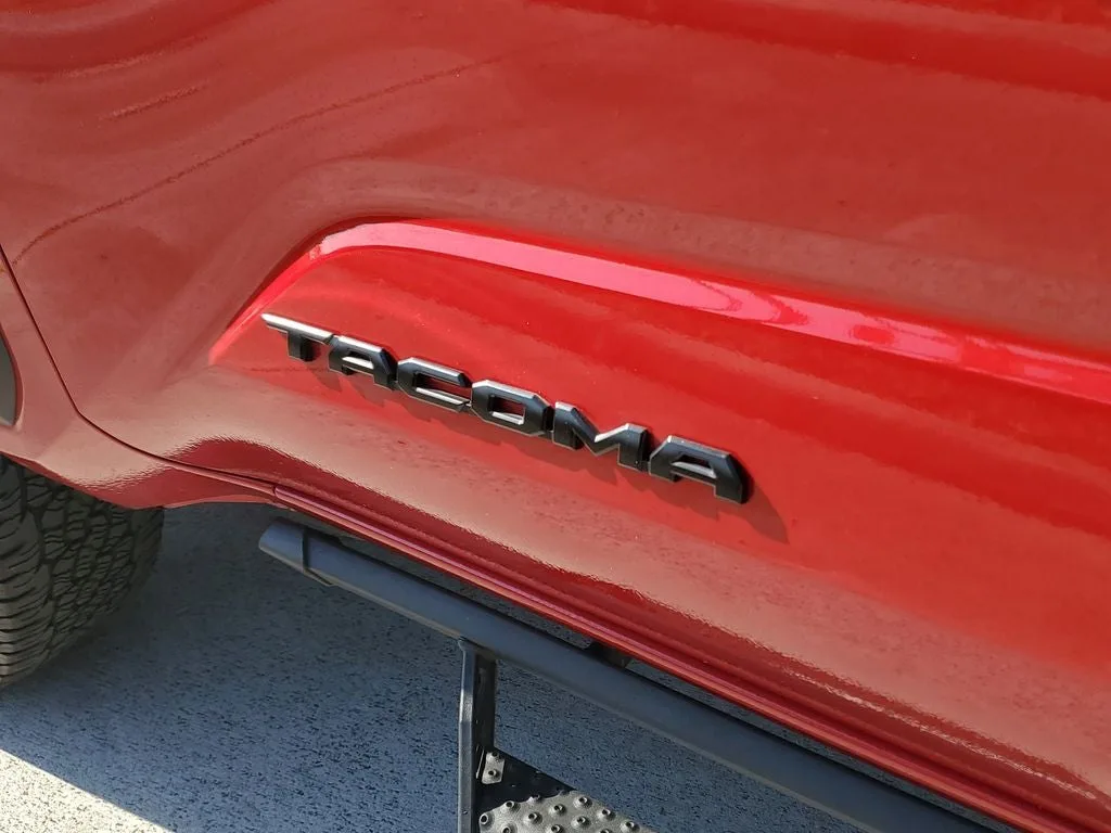 2024 Toyota Tacoma TRD Off-Road photo 9