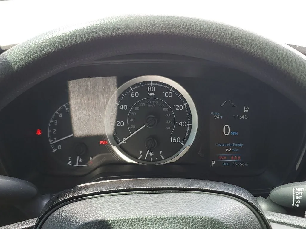 2021 Toyota Corolla LE photo 25