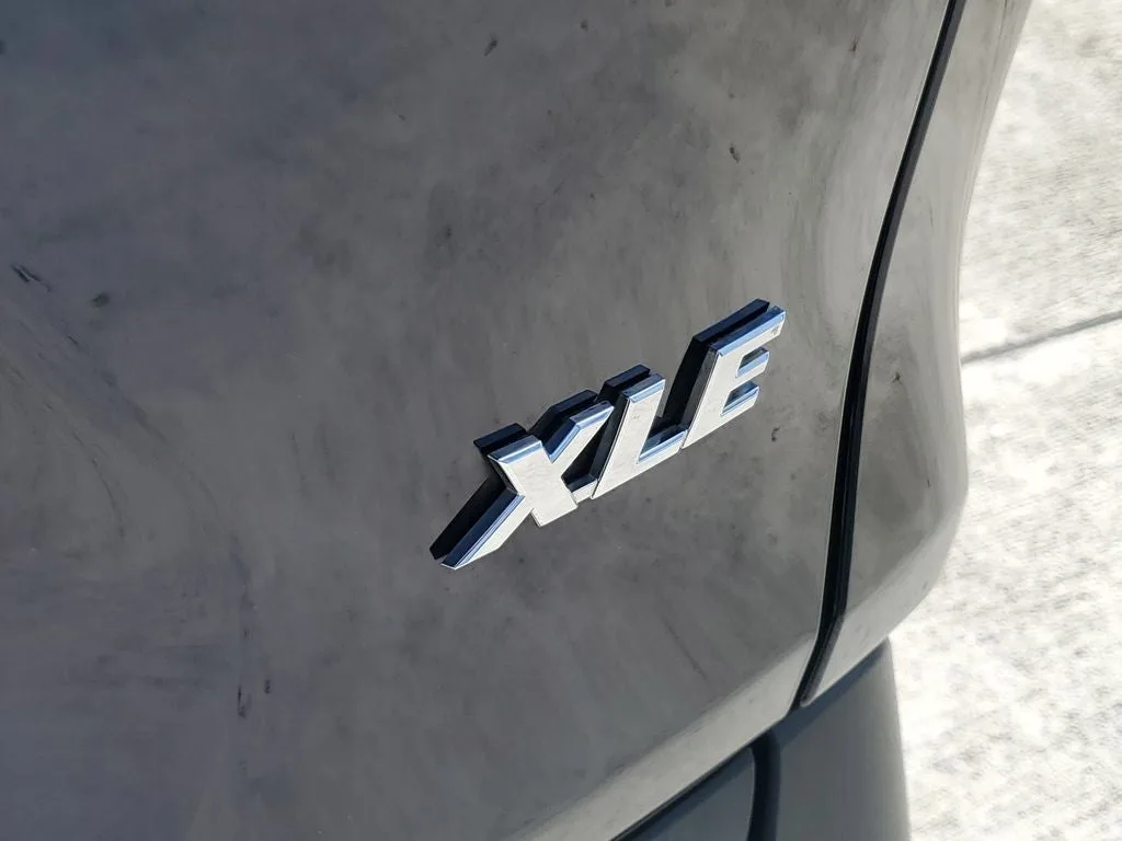 2024 Toyota RAV4 XLE photo 9