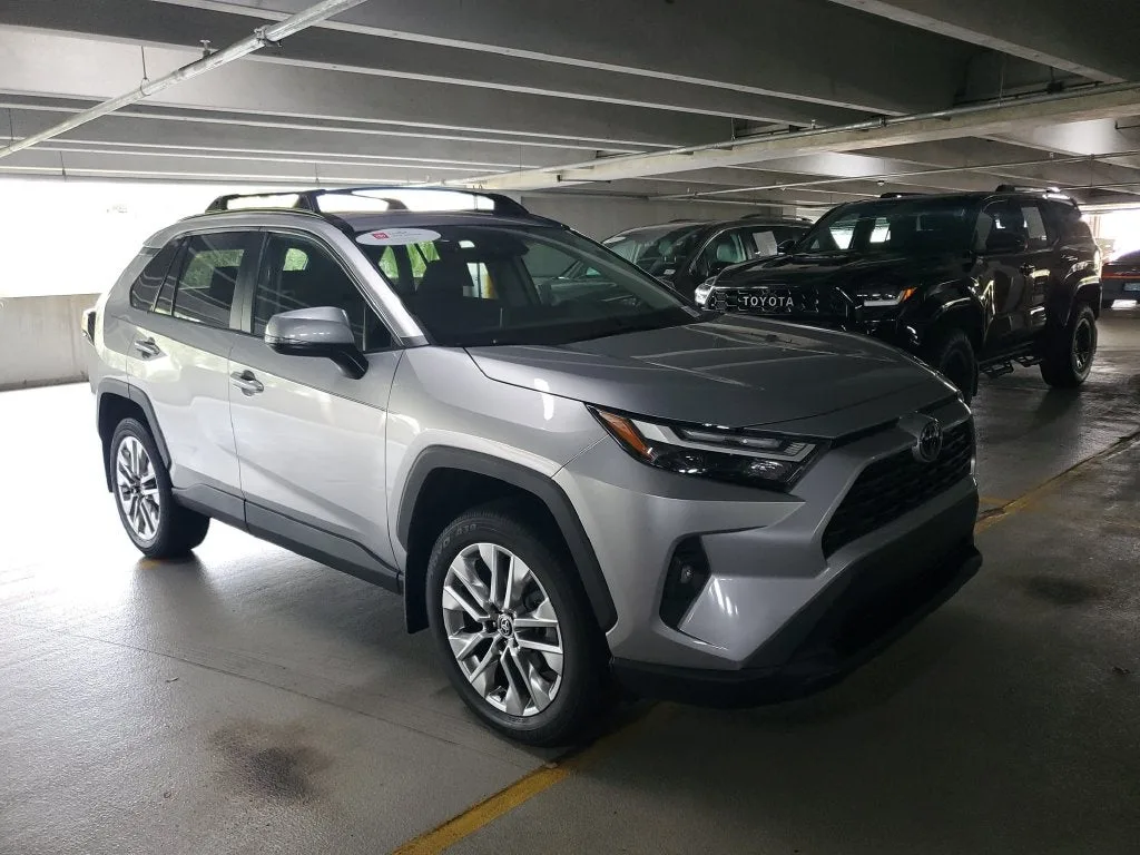 2024 Toyota RAV4 XLE Premium photo 3