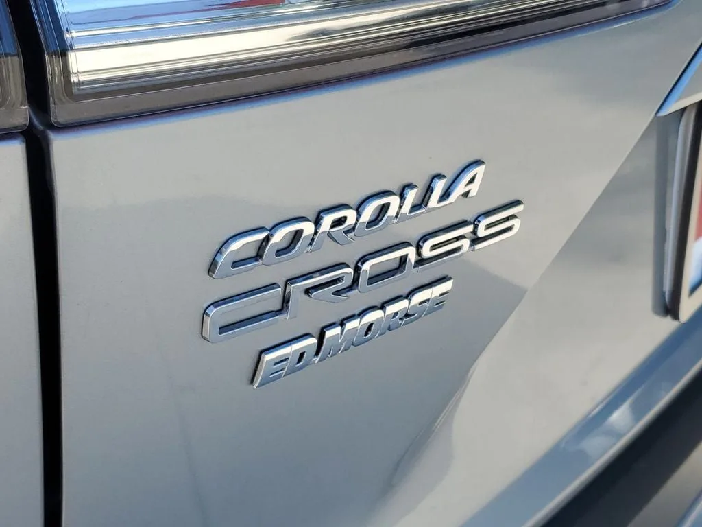 2024 Toyota Corolla Cross LE photo 8