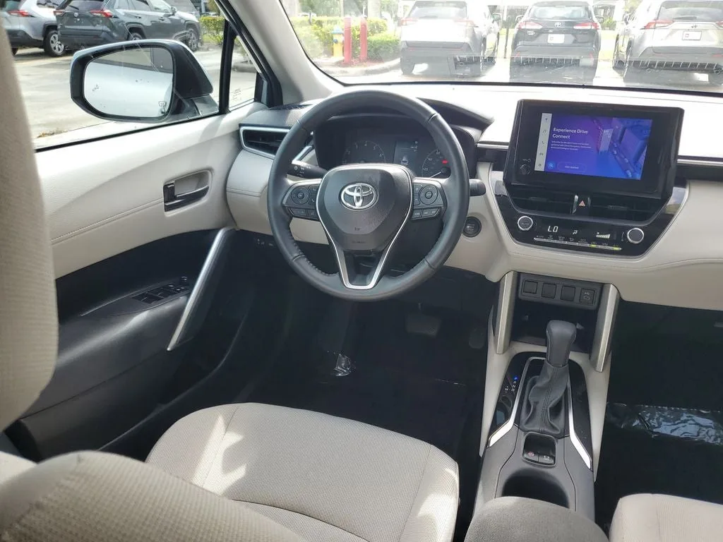 2024 Toyota Corolla Cross LE photo 14