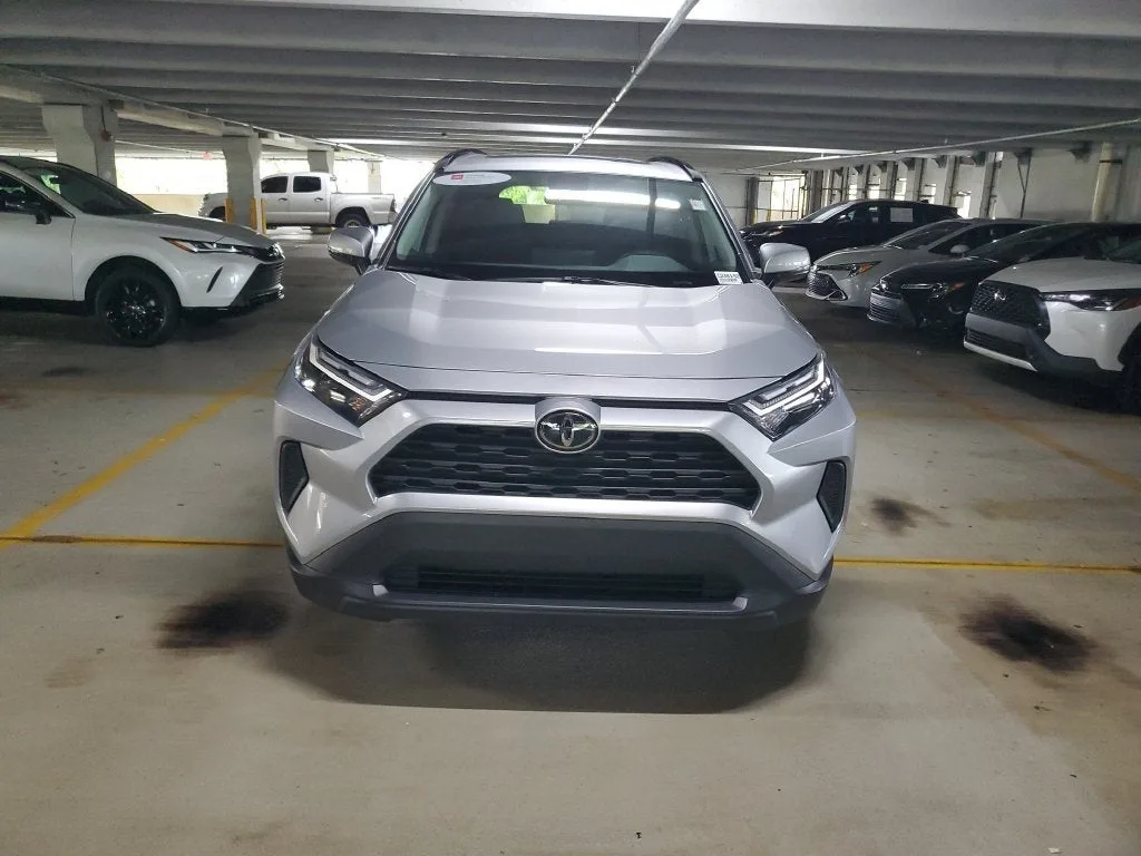 2023 Toyota RAV4 XLE photo 2