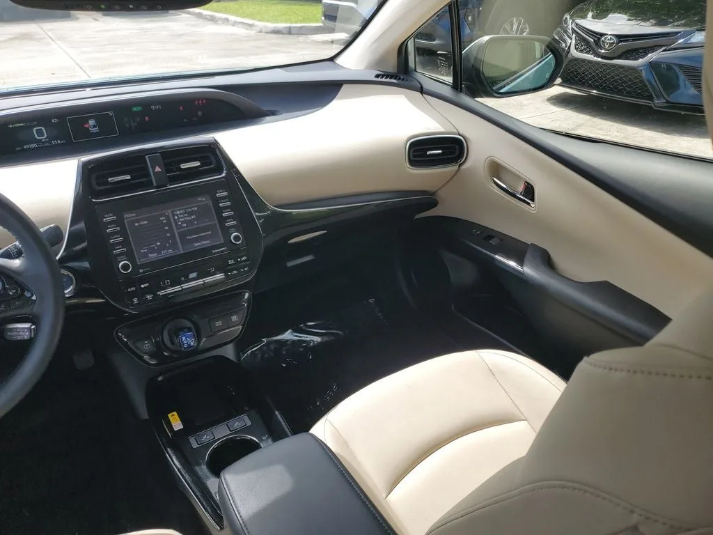 2022 Toyota Prius XLE photo 16