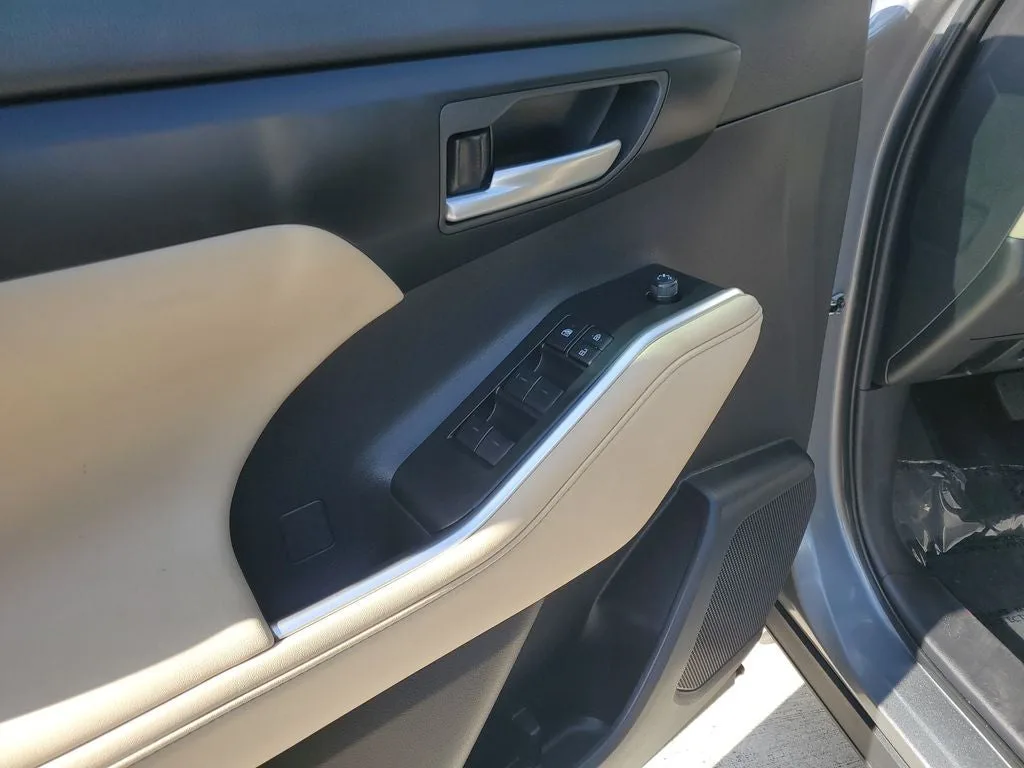 2025 Toyota Highlander XLE photo 20