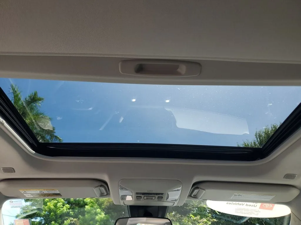 2024 Toyota RAV4 XLE photo 18