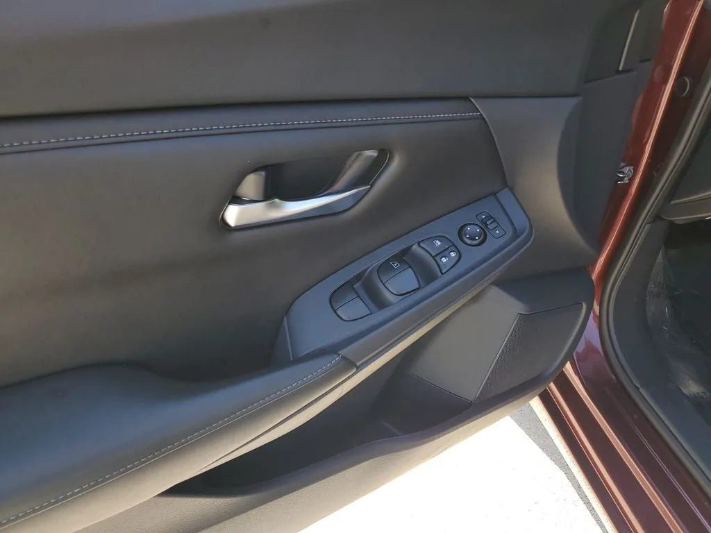 2024 Nissan Sentra SV photo 18