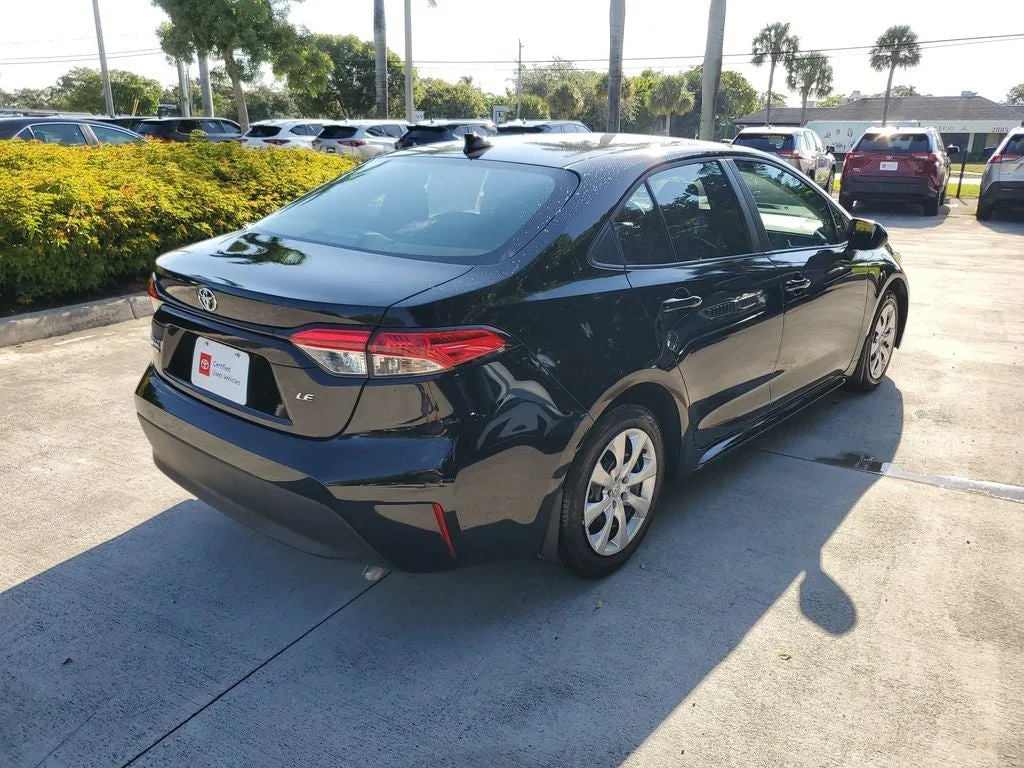 2025 Toyota Corolla LE photo 4