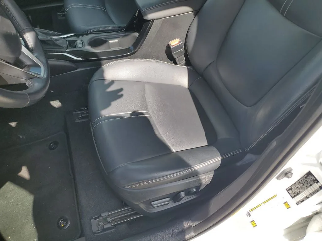 2022 Toyota Corolla XLE photo 21