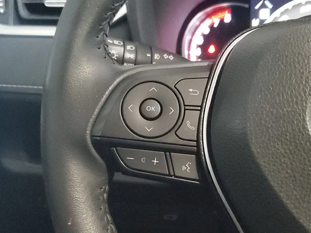 2024 Toyota RAV4 XLE Premium photo 24