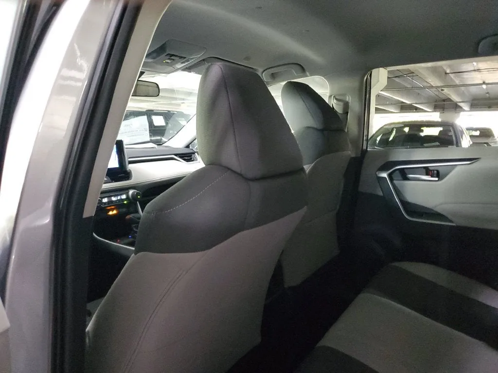 2025 Toyota RAV4 XLE photo 13