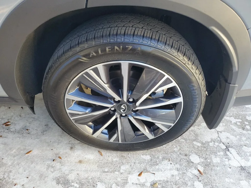 2026 INFINITI QX60 LUXE photo 3