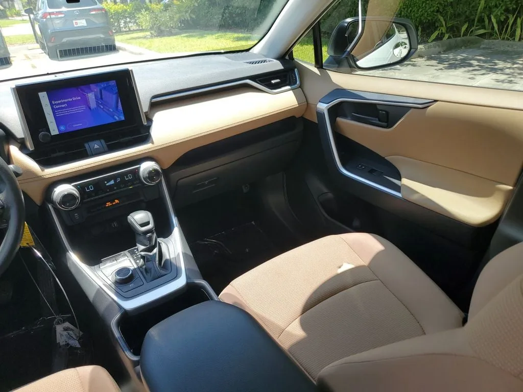 2025 Toyota RAV4 Hybrid LE photo 16