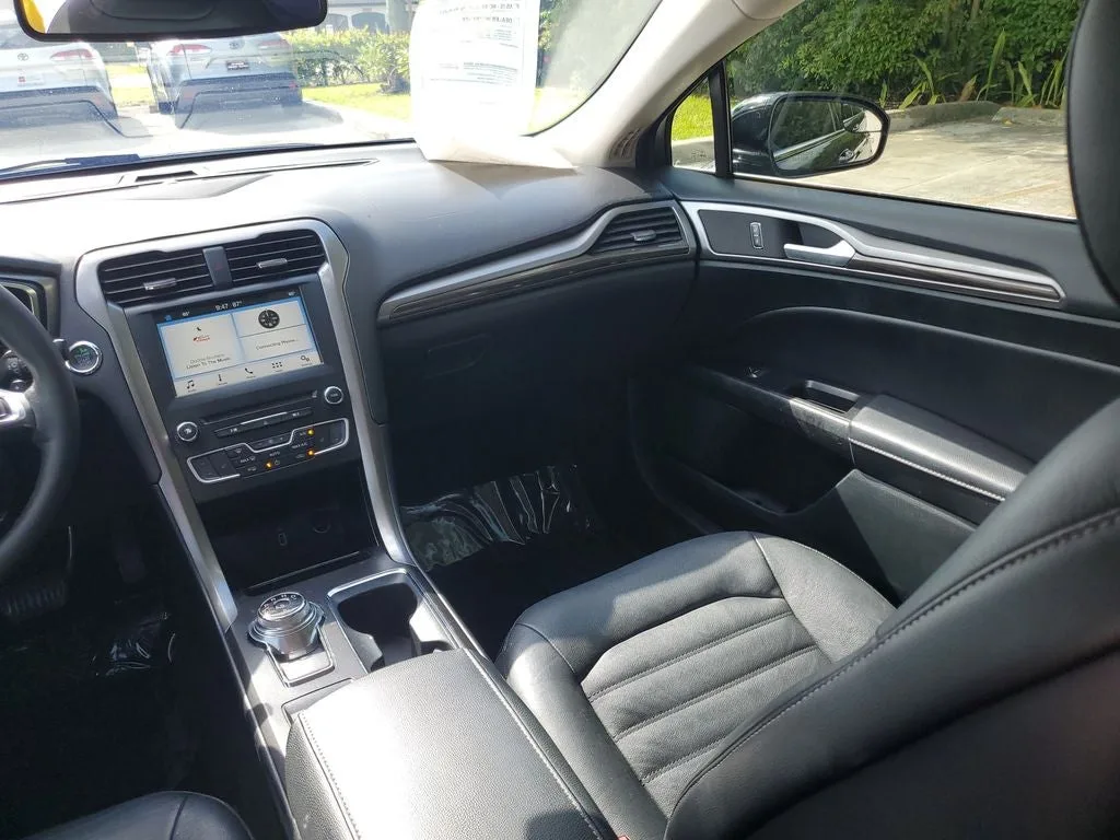 2017 Ford Fusion SE photo 17