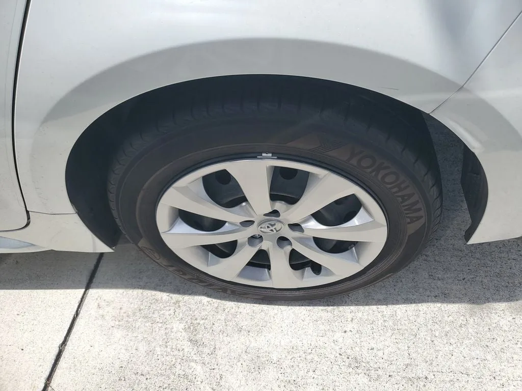 2024 Toyota Corolla Hybrid LE photo 3