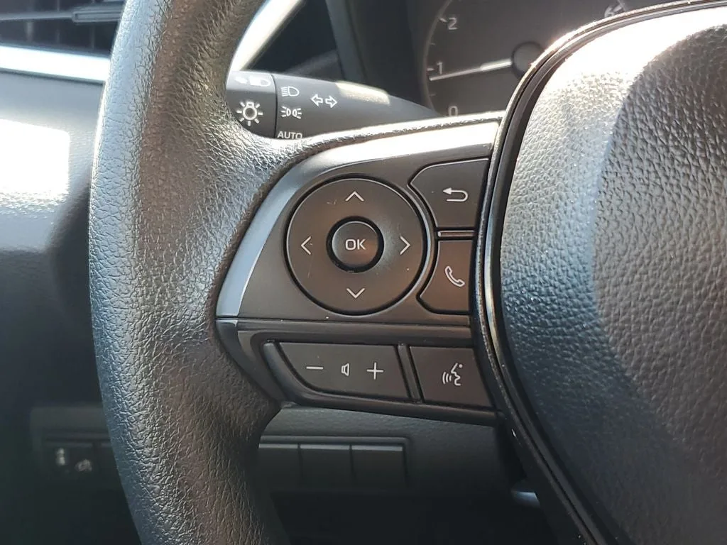 2025 Toyota Corolla LE photo 22