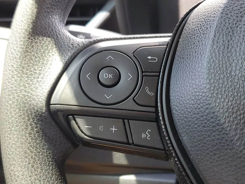 2021 Toyota Corolla LE photo 23