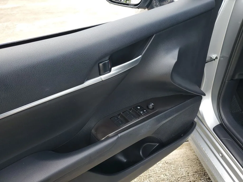 2024 Toyota Camry SE photo 18