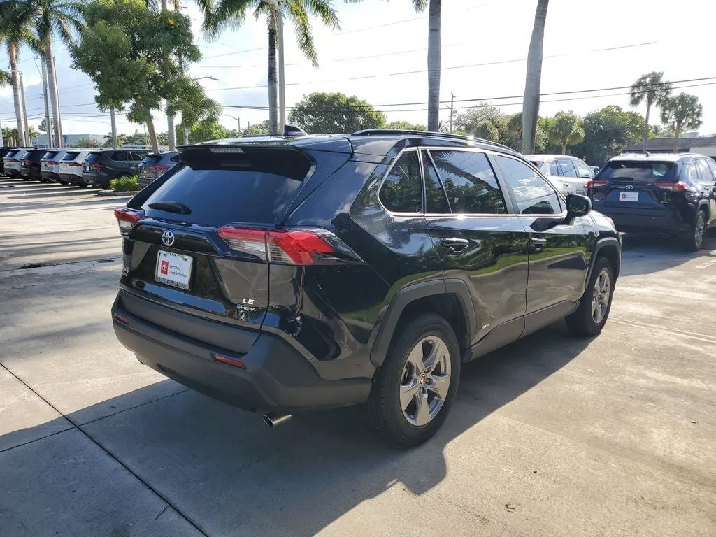 2025 Toyota RAV4 Hybrid LE photo 4