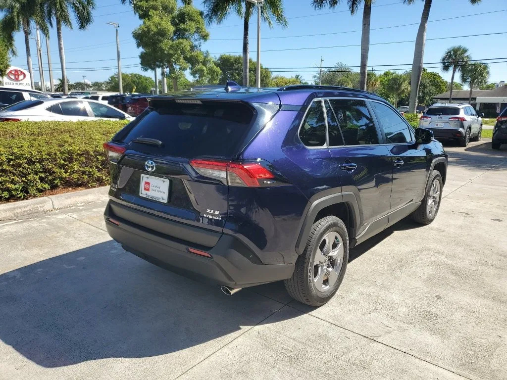 2024 Toyota RAV4 Hybrid XLE photo 4