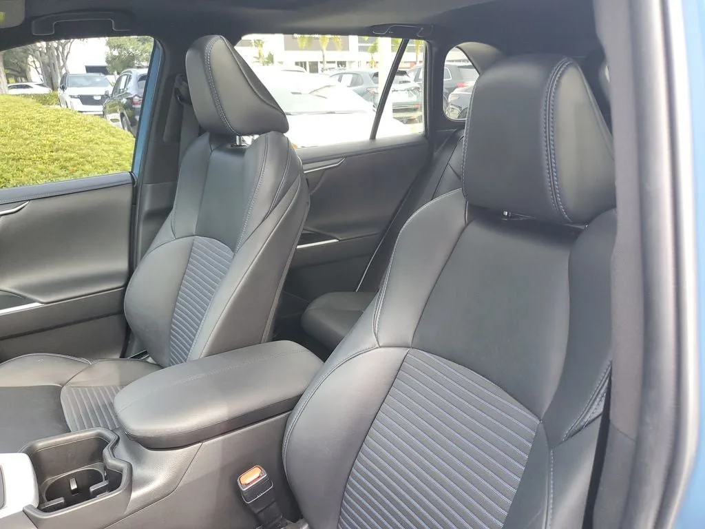 2022 Toyota RAV4 Hybrid XSE photo 21