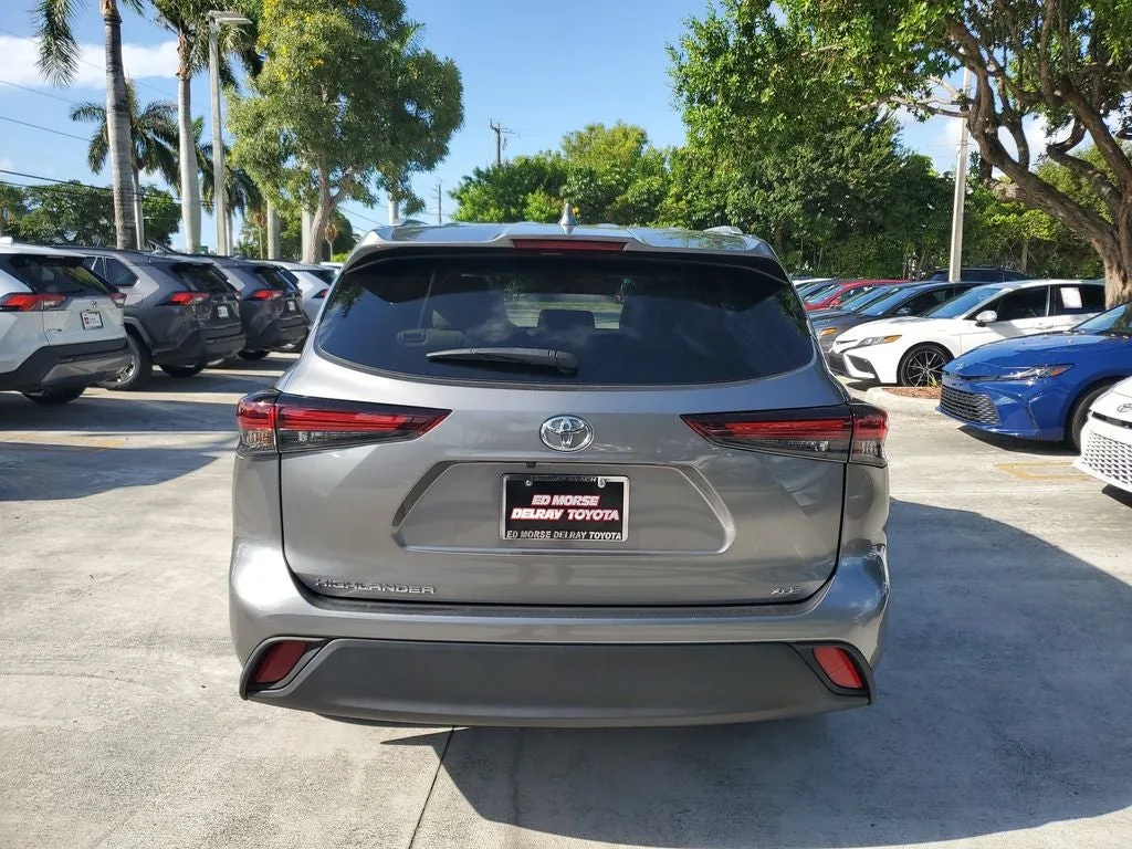 2025 Toyota Highlander XLE photo 5